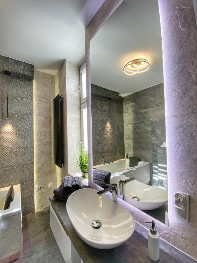 Apartament Bialy Z Jacuzzi Cracóvia Exterior foto