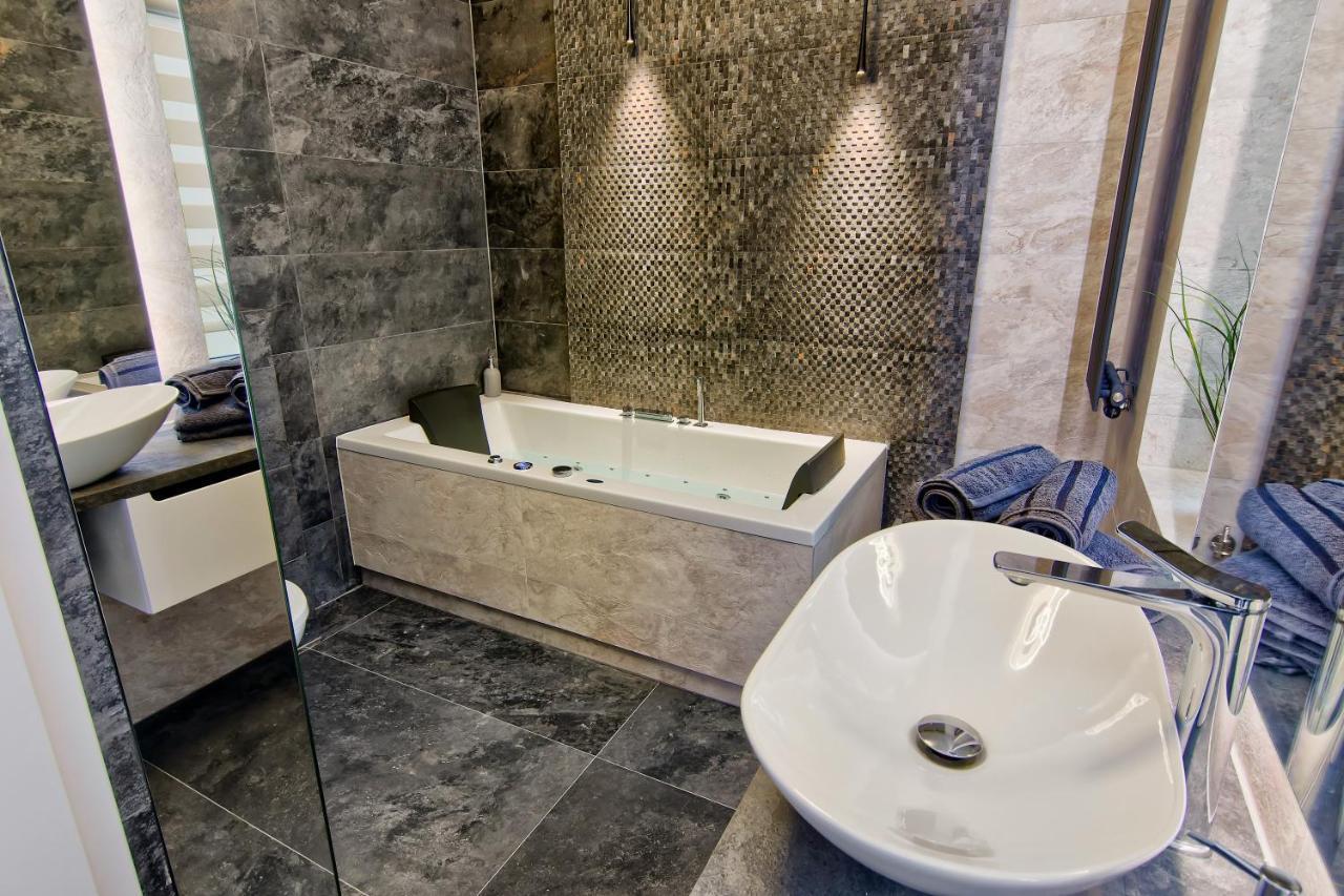Apartament Bialy Z Jacuzzi Cracóvia Exterior foto